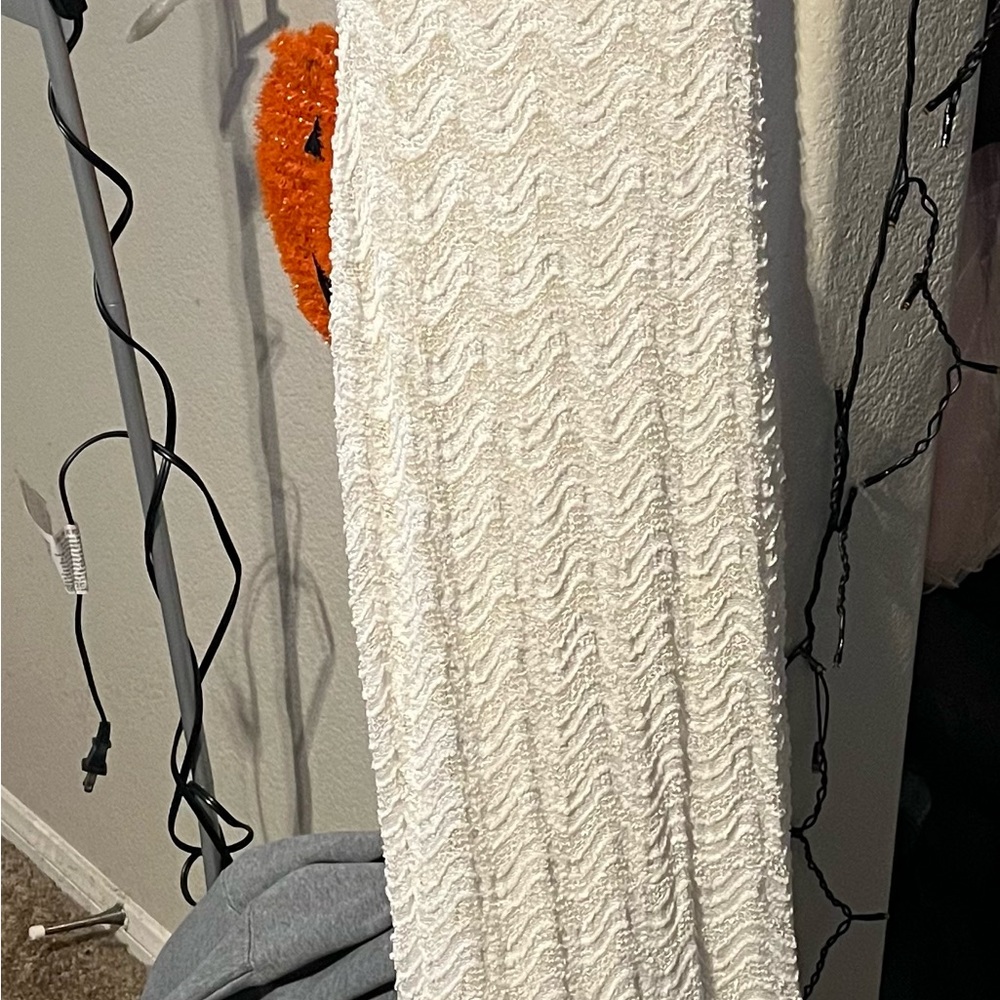 Alexia Admor White Textured Maxi Dress